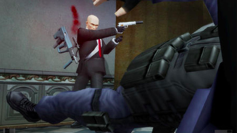 A 47-es ügynök lelő egy katonát a Hitman: Contracts-ben