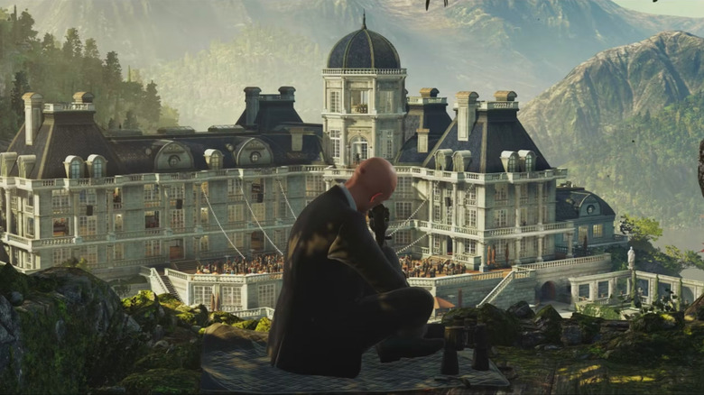 A 47-es ügynök felmér egy nagy kastélyt a Hitman 2-ben