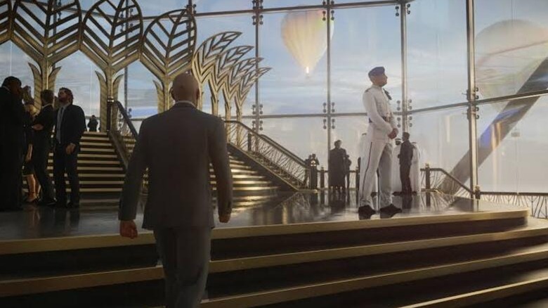 A 47-es ügynök végigsétál egy gálán a Hitman 3-ban