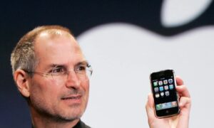 Peter Thiel elítéli az Apple-t, amiért „semmi újat” csinált Steve Jobs halála óta, és dicséri az olyan vitatott vezérigazgatókat, mint Elon Musk
