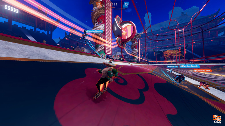 A Roller Champions játékosa üldözi ellenfelét egy pályán