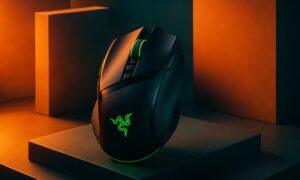 A Razer Basilisk V4 Pro 50K érzékelővel és töltődokkolóval rendelkezik